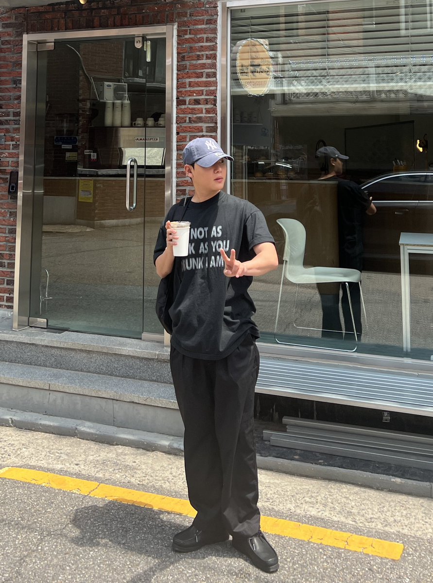 ONF_members's tweet photo. [#이션 #ETION] 커피 마시는 큐트보이 https://t.co/hdc3vTU05e