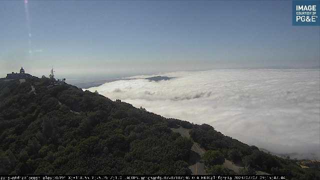 RobMayeda's tweet photo. What morning low clouds can look like when marine air levels up to 2,500’ in Summer 7/7/2023 #CAwx #OceanAC https://t.co/mbhnSuaVeF