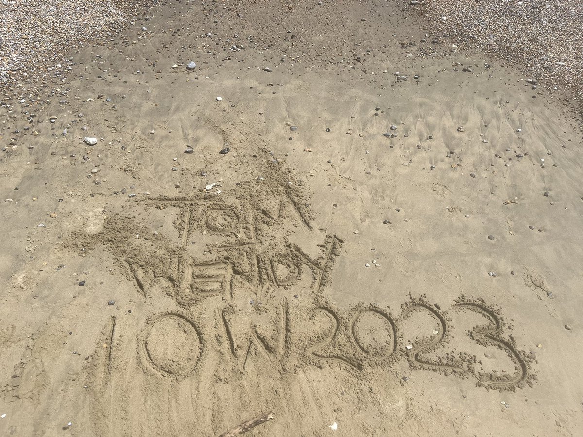 Wombletom's tweet photo. Get orf my beach. #WhitecliffBay. #IOW. #Beachlife #StoneStacking. https://t.co/cQrhv8QVth