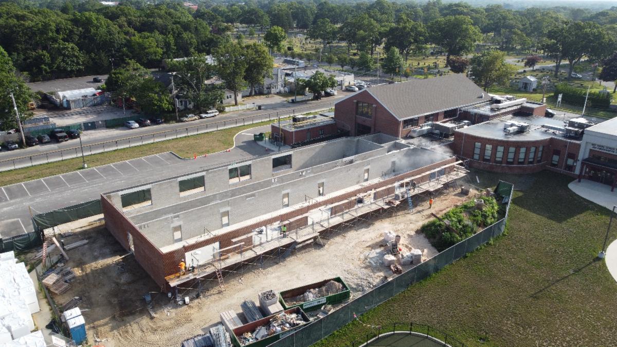 bbs_arch's tweet photo. One of our very own drone pilots; Phil Handler, made stops at two exciting projects under construction within the Bay Shore School District. Check out the progress at both the Universal Pre-K Center's final addition and new parking lot construction at 5th Ave. Elementary School. https://t.co/KFQD9oURGP