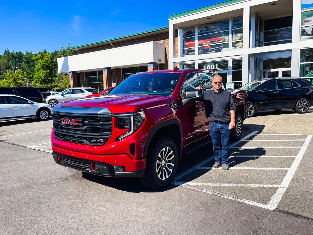 evergreenchevy's tweet photo. Here is Jerry Gingerich taking delivery of his 2022 GMC Sierra with some help from his wonderful Salesperson, Mikey Bennett! Congratulations, Jerry! 🙌🎉 https://t.co/P0HpceCT1d