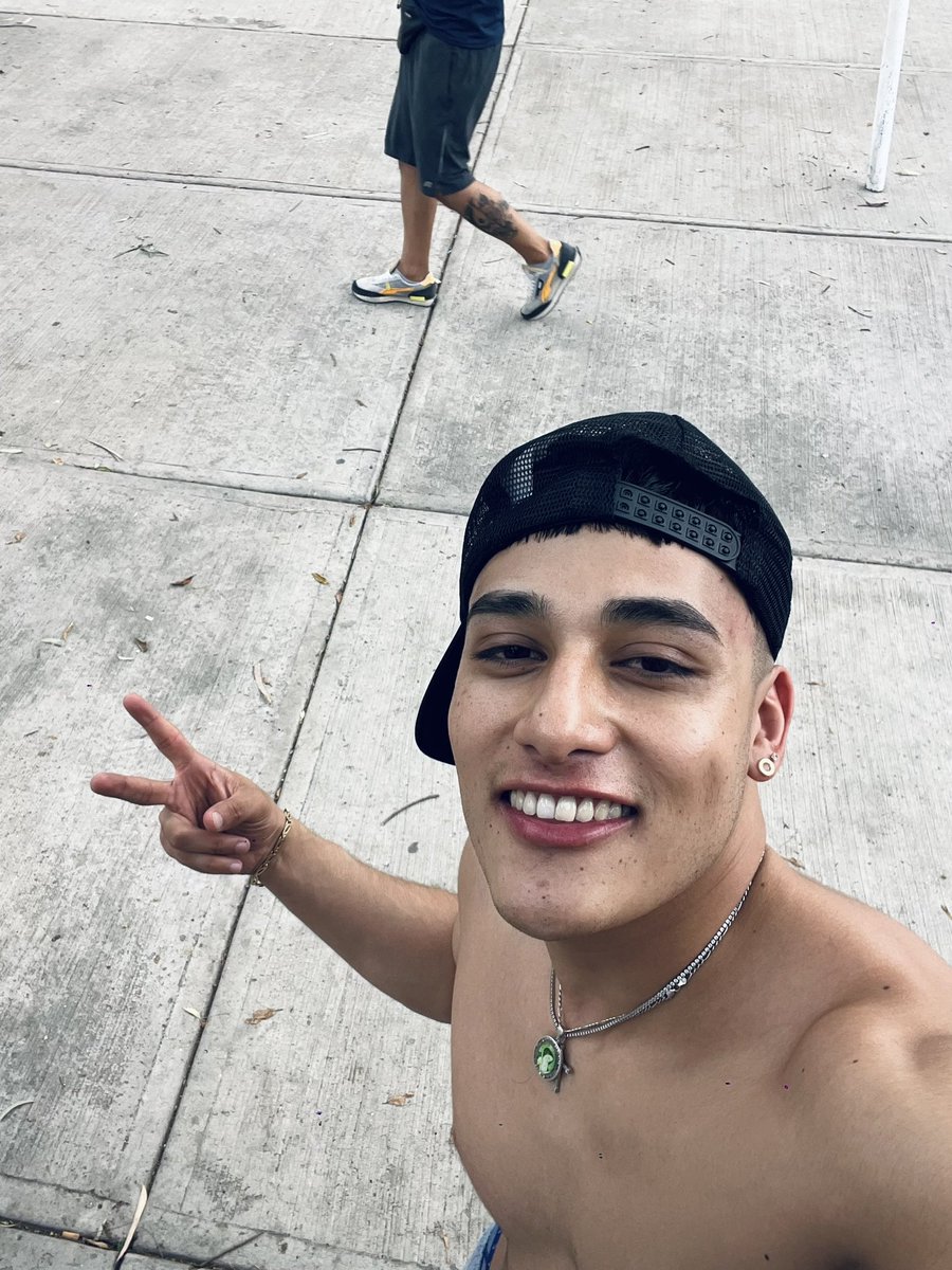 elmalibaby's tweet photo. Y si quieres un chakal?, pa perrear, pa perrear https://t.co/BDDQsjTUBy