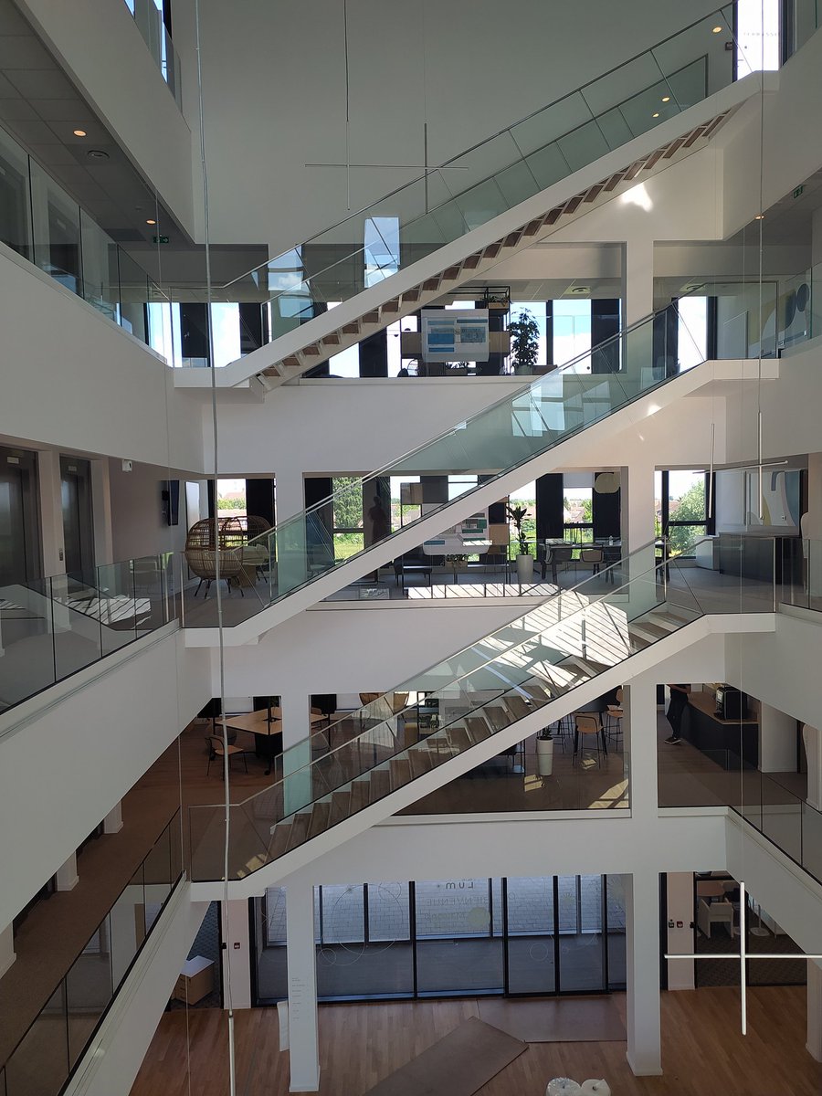 maisonsetcites's tweet image. 🎉Nous sommes ravis d'inaugurer aujourd’hui notre nouveau siège social : le LUM. 320 collaborateurs travaillent désormais dans ce bâtiment labellisé E+C- situé ZAC de la Clochette à @villedouai @Douaisis_Agglo @CreditSocial_fr @CDC_Habitat @BanqueDesTerr @BouyguesBat_NE @LinkCity