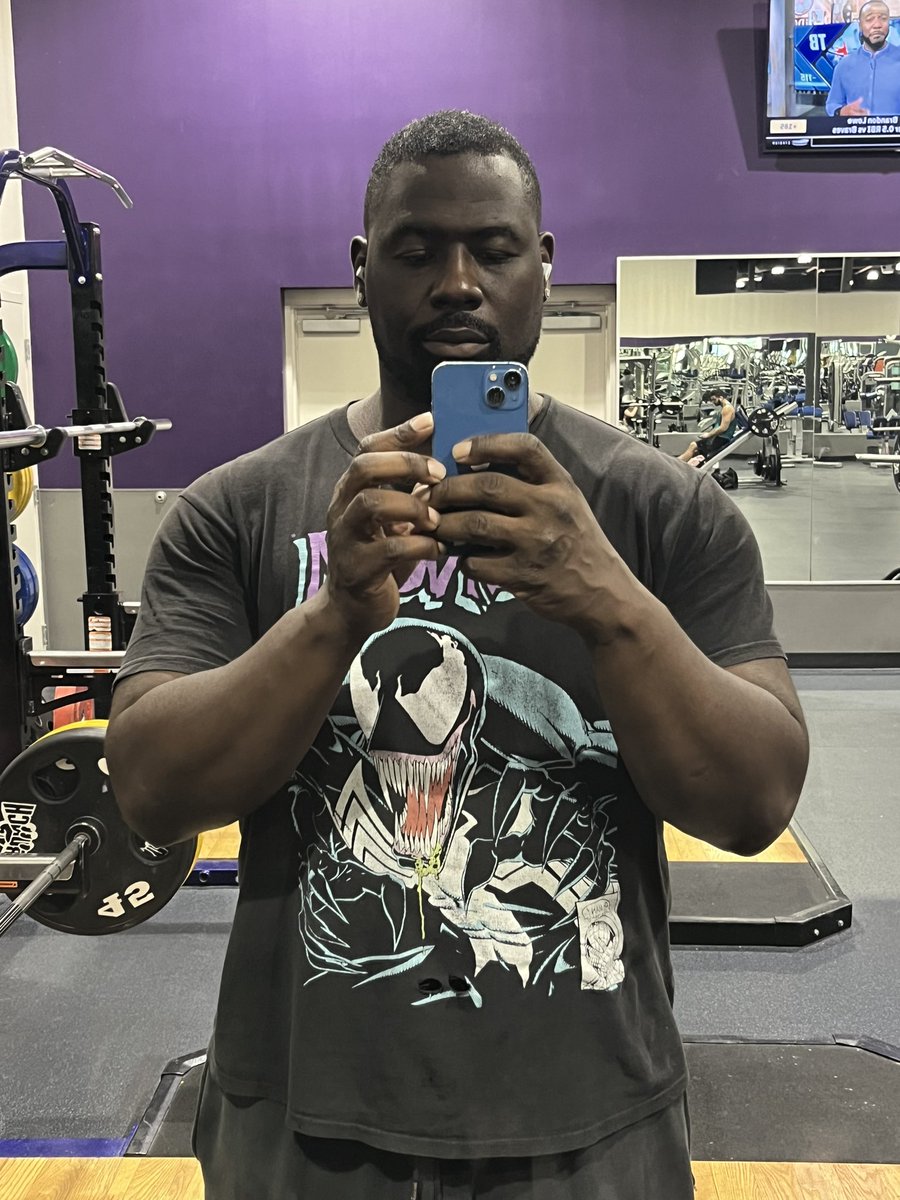 TripleBeees's tweet photo. Everybody wanna be Spider-Man but some realize they actually Venom. A black ass nigga with lashing tongue https://t.co/zz7lpdM3Xe