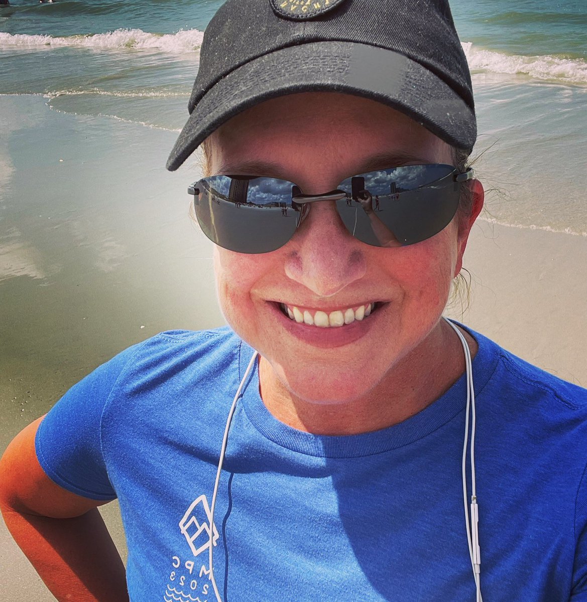 Happy Friday! What a great day for a beach hike sporting my Ocean Conservancy MPC shirt. 🌊⛰️❤️
•
#mypeakchallenge #mypeakchallenge2023 #MPC2023 #chesapeakersmpc #samheughan #oceanconservancy