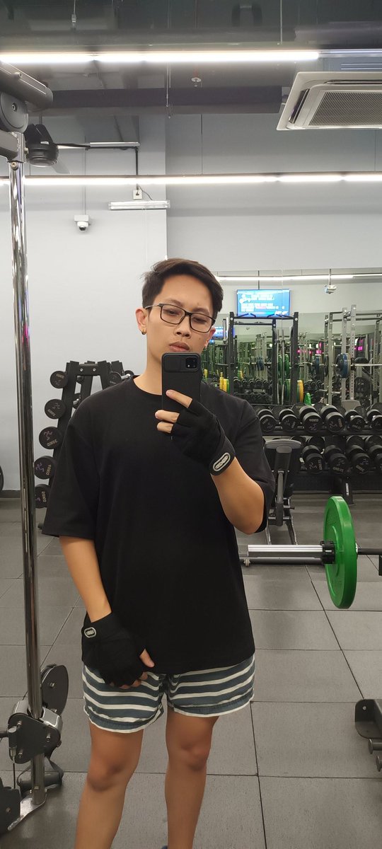 ekobudib's tweet photo. Midnight gym will be lyke? https://t.co/EbUUSAscy5