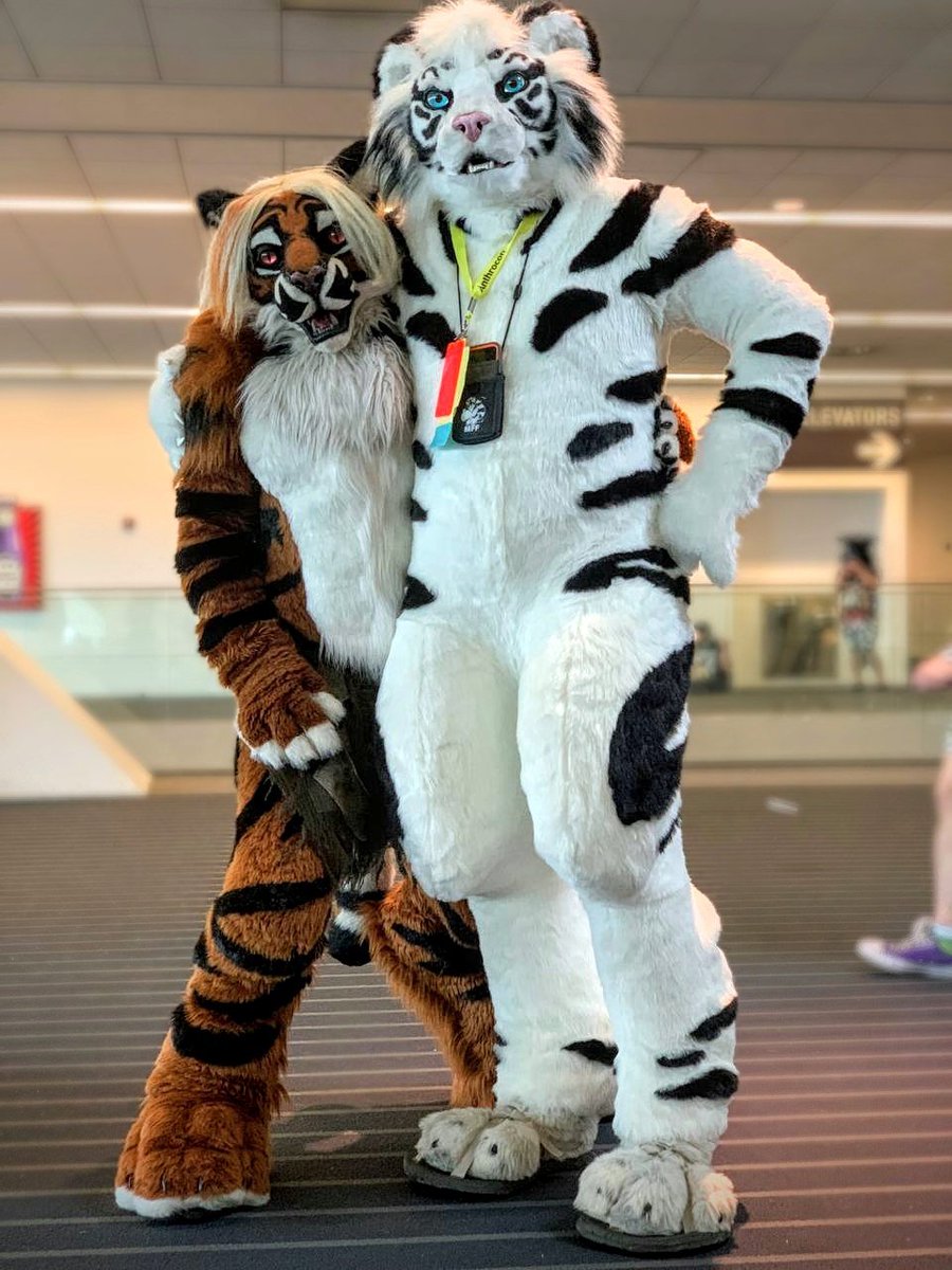 Happy #FursuitFriday!

Photos taken by Kaos_Photoz on IG at #anthrocon2023
