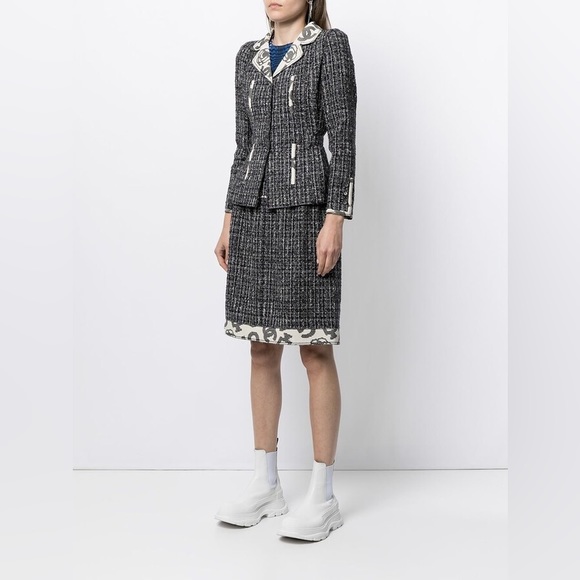 tazmoet's tweet photo. So good I had to share! Check out all the items I'm loving on @Poshmarkapp #poshmark #fashion #style #shopmycloset #chanel #hrjohnson: https://t.co/tgMkD4r4E4 https://t.co/dpT9wlP8TK
