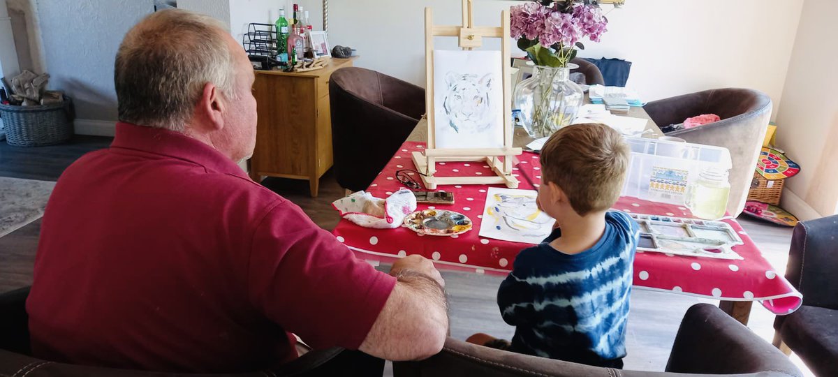 KatieOB53980399's tweet image. Today Charlie has been practicing his painting skills he has learnt from @TranbyReception with his Pampy (Grandad) and has painted a beautiful tiger 🐯