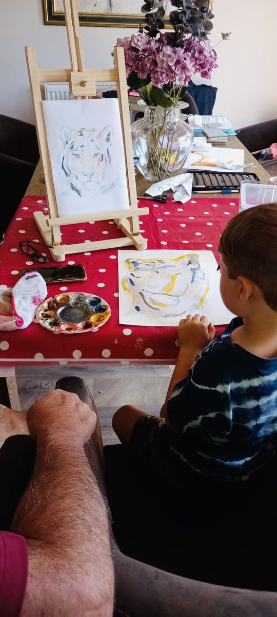 KatieOB53980399's tweet image. Today Charlie has been practicing his painting skills he has learnt from @TranbyReception with his Pampy (Grandad) and has painted a beautiful tiger 🐯