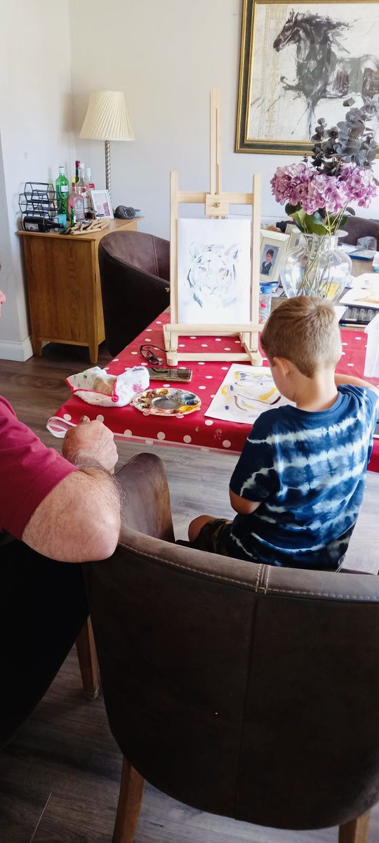 KatieOB53980399's tweet image. Today Charlie has been practicing his painting skills he has learnt from @TranbyReception with his Pampy (Grandad) and has painted a beautiful tiger 🐯