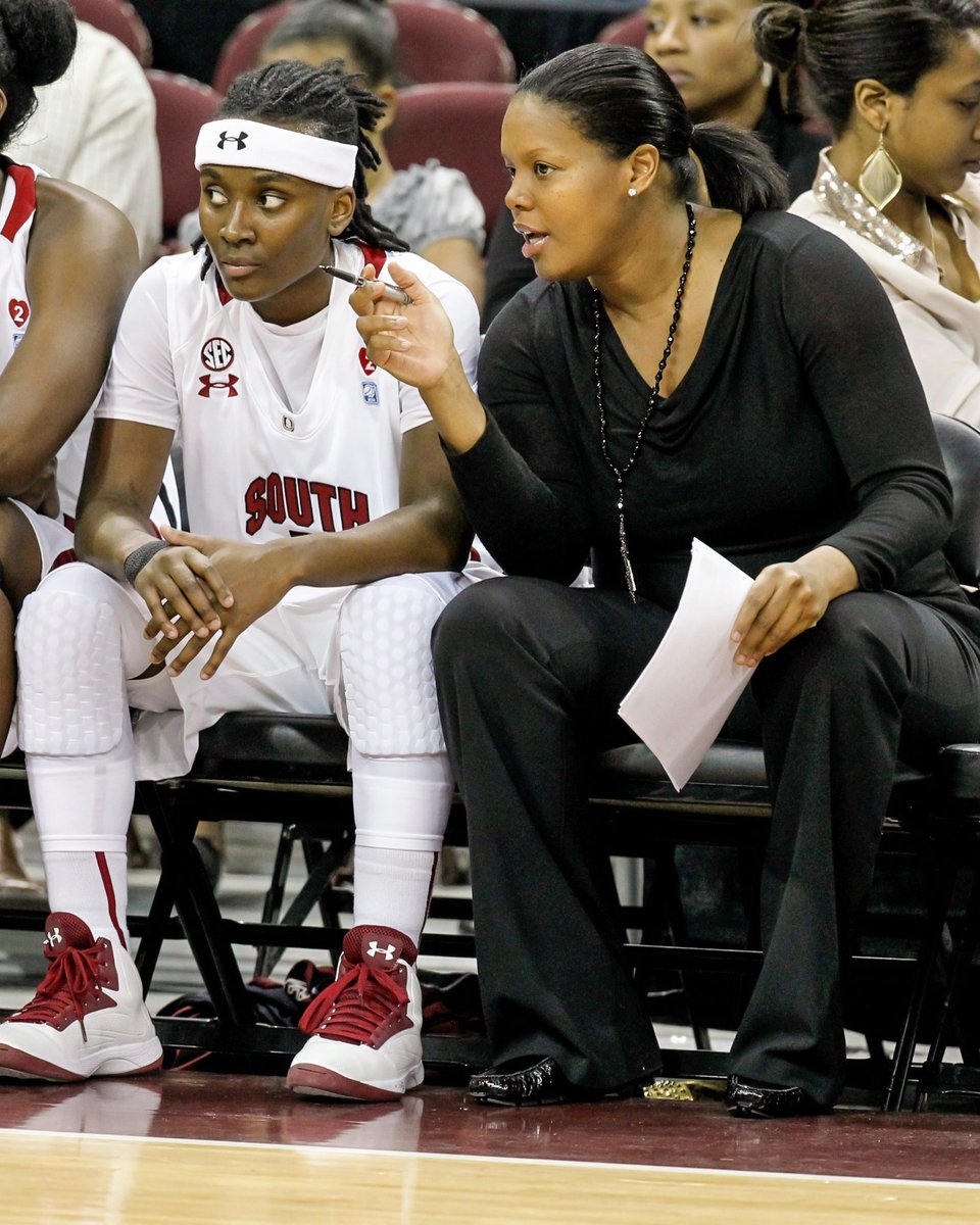 GamecockWBB's tweet photo. Our program, our sport and most importantly her family lost an amazing woman – mother, wife, daughter, sister, friend, coach, mentor – today. 

Nikki McCray-Penson was part of our foundation and made us the program we are, one personal relationship at a time 💔 https://t.co/jSRQY9Vnmx