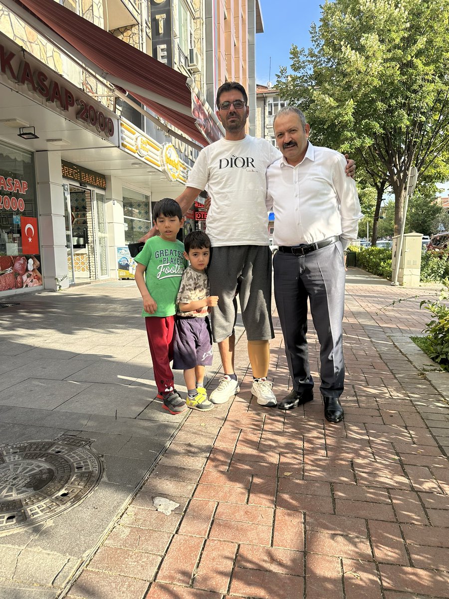 Bir bacağını Vatan topraklarına feda eden yiğit Gazimiz Uzman Çavuş Şakir Çoşkun’u ziyaret ettik
Allah razı olsun yiğitlerimizden🇹🇷
Gazimizin tüm milletimize,kahraman camiaya selamları var.