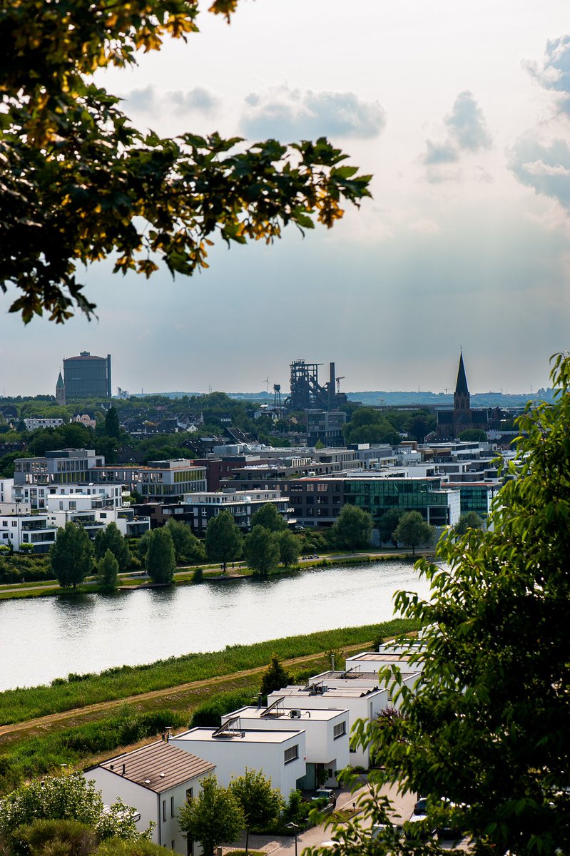 Looking west from Kaiserberg reveals the Phoenix-See and adjacent neighborhoods in the fore- and the landmarks of the former industrial site Phoenix-West in the background. Dortmund, Germany, June 30, 2023.

#photography #Ruhrgebiet #Ruhrpott #Dortmund #NikonEurope #NikonDACH