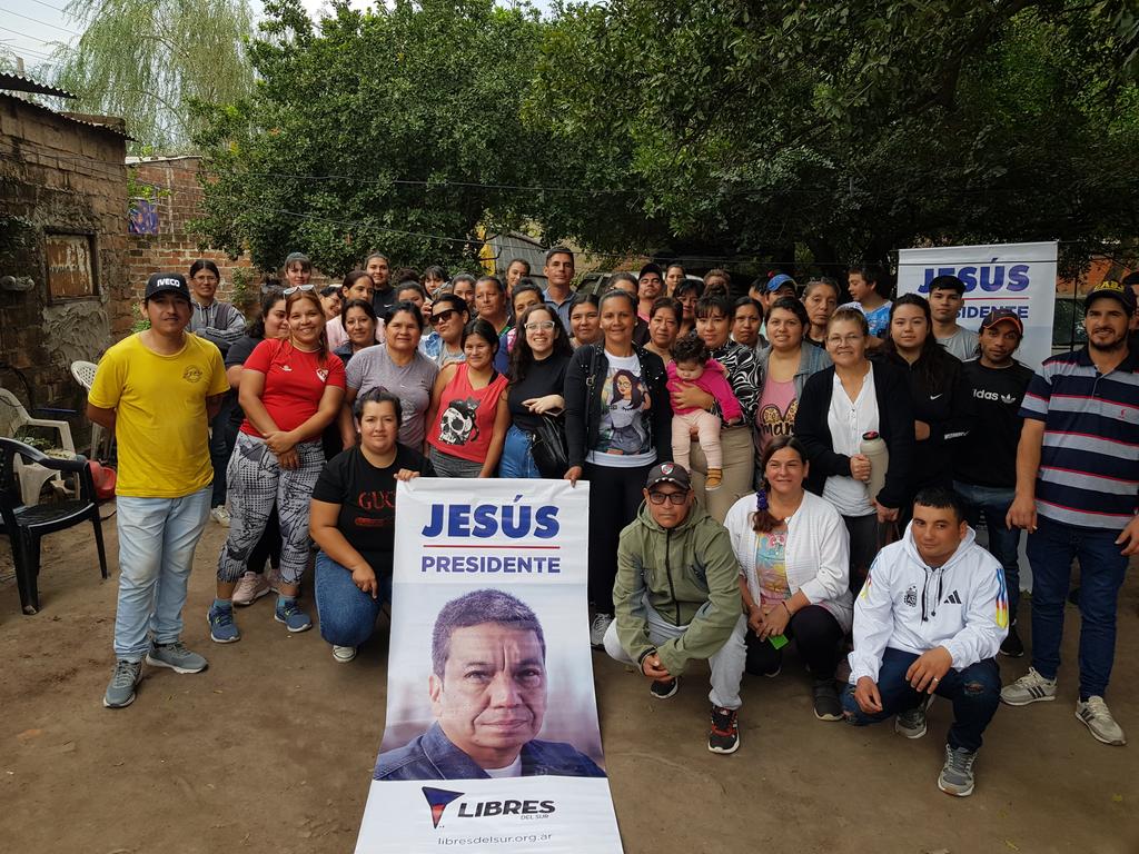libreschaco's tweet photo. 🔵 NOS ORGANIZAMOS EN BARRANQUERAS 📍

🗣 La campaña nacional toma fuerza en la organización local con la militancia de Barranqueras, donde estuvimos presentes con las precandidatas @lauritacanepa y @SoniaCa90137139.

#OtraArgentinaEsPosible 🇦🇷
#LauraDiputada 💙
#JesusPresidente! https://t.co/N7Z5zKIW8m