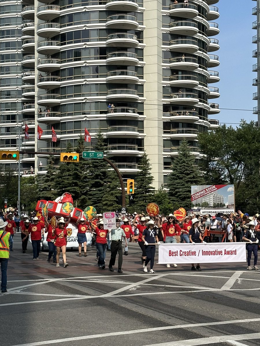 Yahoo from <a href="/calgarystampede/">Calgary Stampede</a> parade 2023! <a href="/UCalgary/">U Calgary</a> best creative/innovative float! Thanks for hosting <a href="/ucalgaryalumni/">UCalgary Alumni</a> the parade bleachers! #alumni #community #engagement