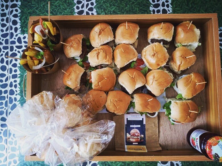 olasburger_'s tweet photo. @olasburger_  #burgerboy 🍔

18 burgers 🍔, 20 Donuts 🍩, fries 🍟 &amp; Asun 

NGN 20,000.00

Burger on route 🏎 

#foodporn #foodphotography #foodie #owambe #owambestyle #owambe_9ja #lagosburger #thread #VibrateChallange #ElonMusk #lagosfoodies  #foodstyling #foodshot #threadapp https://t.co/DY7P0JFhMG
