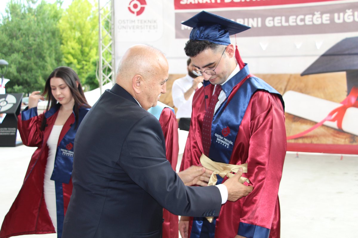 Üniversitemizin 2022-2023 Eğitim-Öğretim Yılı Mezuniyet Töreninde Mezunlarımızı Geleceğe Uğurladık.

Tüm mezun öğrencilerimizi ve değerli ailelerini bir kez daha en içten dileklerimizle kutluyor; kendilerine hayat boyu sağlık, mutluluk ve başarı diliyoruz.