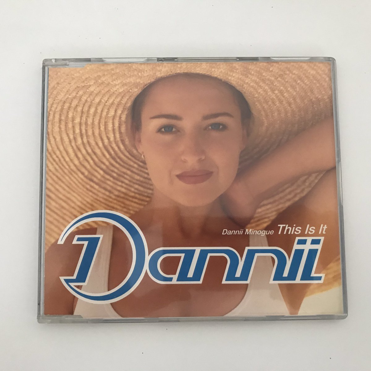 pureinnnocence's tweet photo. It’s #danniimail Friday @DanniiMinogue #thisitit #getintoyou https://t.co/mk8nuo461e