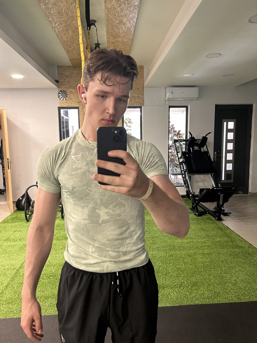 Vacation priority was definitely finding a proper gym to get some workouts in between all the lazy…