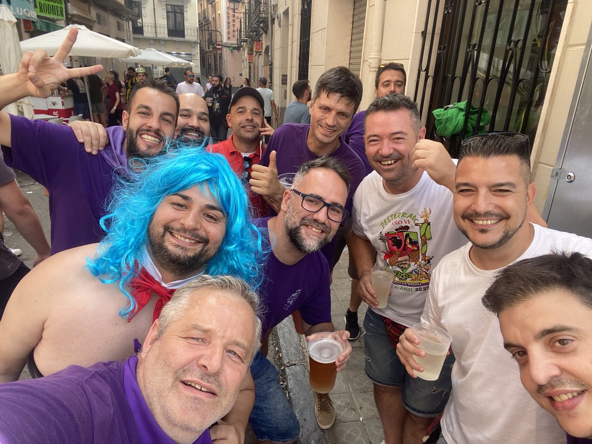 Pues las #peñasdetorrejon también disfrutan por #teruel @penadesterraos con nuestros hermanos desterraos grata coincidencia #araphajoes