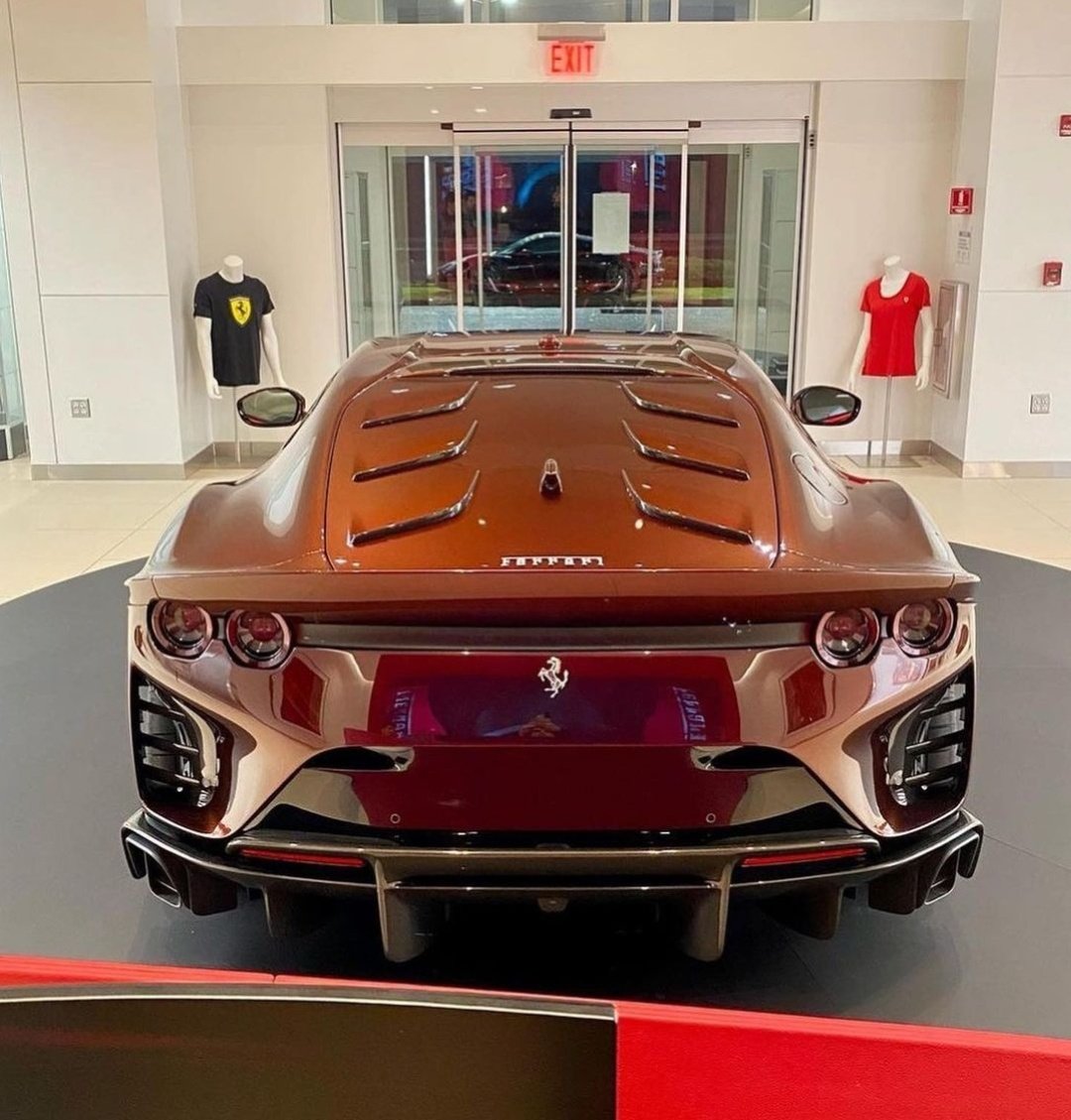 DailyFerrariTM's tweet photo. Ferrari 812 Competizione Cavalcade 🔴 https://t.co/pz3QPAy3B1