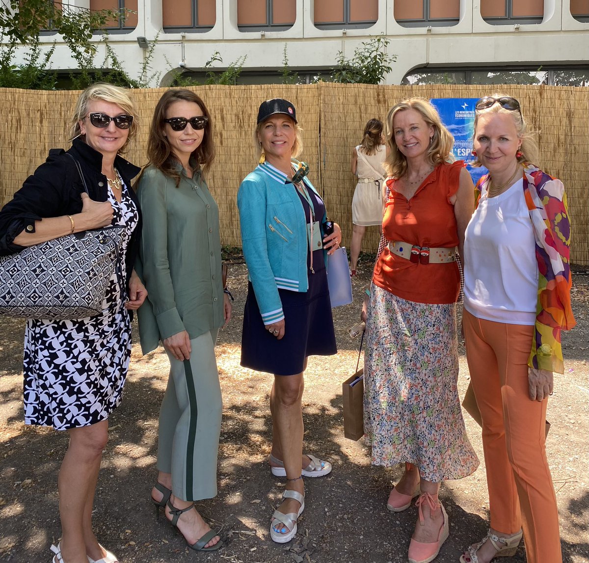IntFem_'s tweet photo. Recréer l’espoir, avec des chef.fe.s  d’entreprises qui ont pris des rôles « d’activistes » pour améliorer l’impact, l’alimentation, les projets RDE, la mode, la pollution, le plastique… 
Une belle délégation #IntFem aux #REAIX2023 #REAIX https://t.co/GpTlTgXIpT