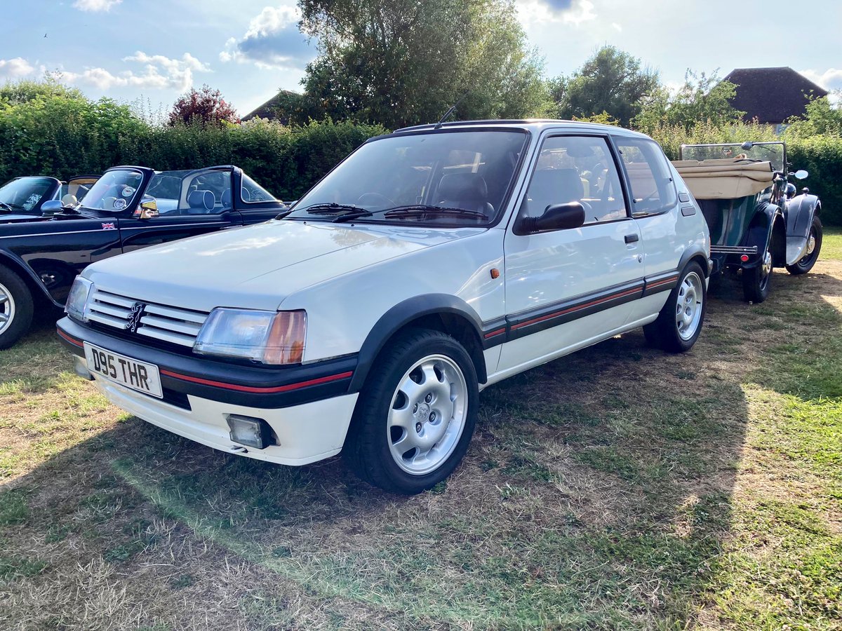 #FrenchCarFriday 
#Peugeot205 GTI 😎