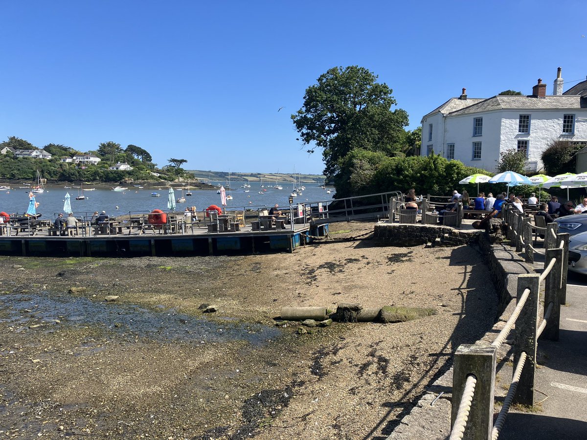 Ron_ejuleff's tweet photo. Bewtie circular @iwalkc from #MylorBridge 2 #RestronguetCreek #Cornwall #Kernow #home 👌😎🍻 https://t.co/uWOgm4HAjw