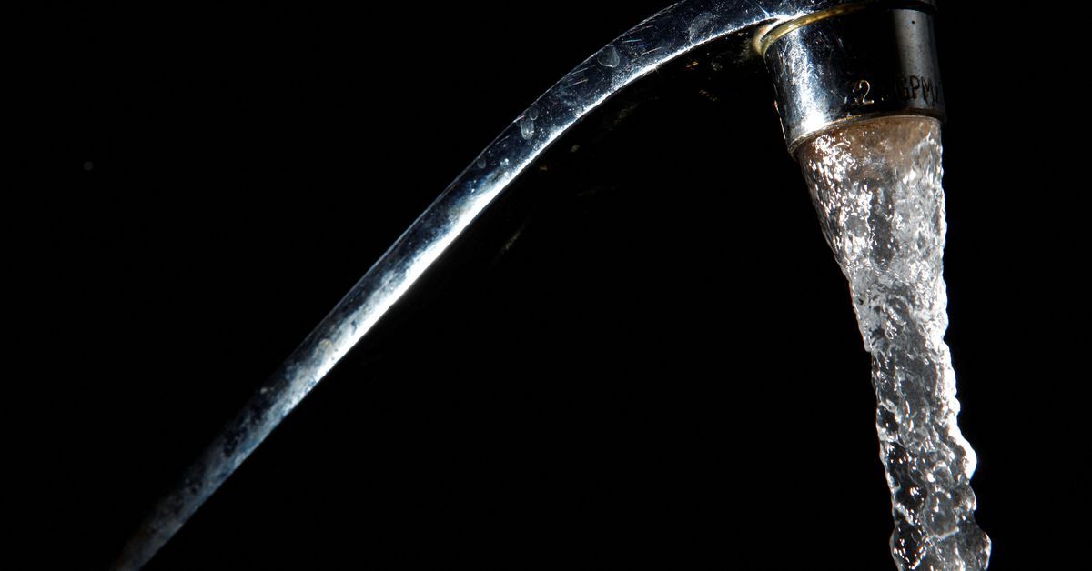 Reuters's tweet photo. Nearly half of US drinking water may contain toxic 'forever chemicals' https://t.co/oaJeuGcrVi https://t.co/OnNSxuFgds