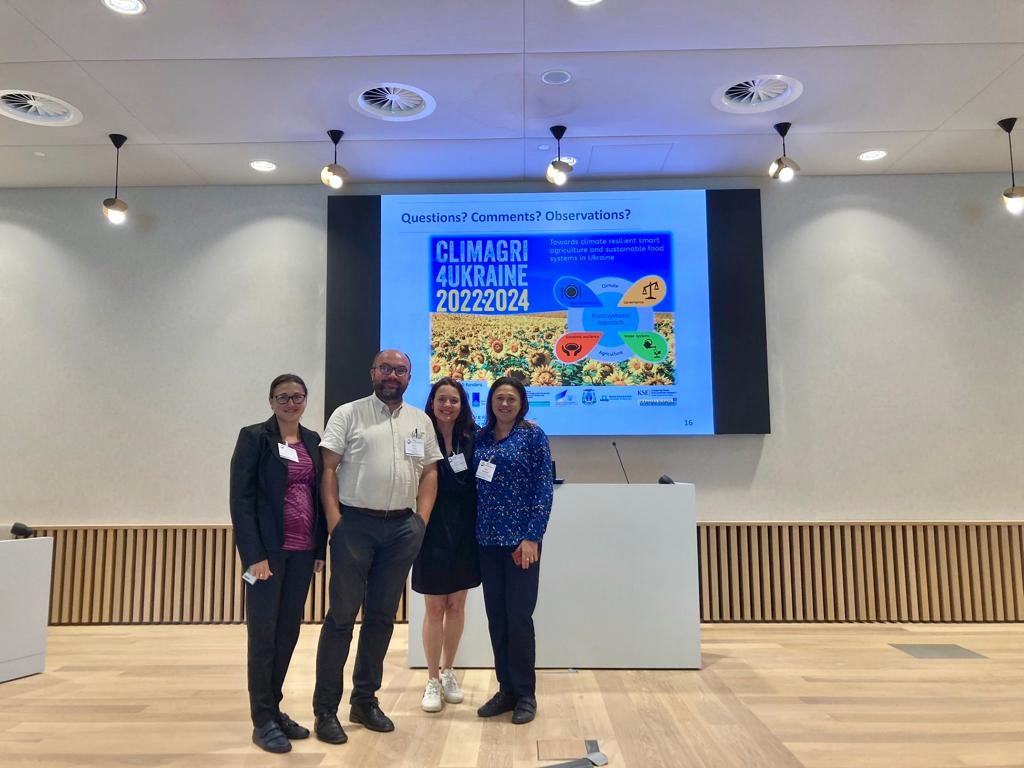 Econ_WU's tweet photo. Dialogue-debate session "Pathways for the #SustainabilityTransition of #Ukraine’s #PostConflict #FoodSystem" @SCPConference23 with contributions from @MStrokal @WertheimHeck @Econ_WU @r_nuijten @NUBiP @DutchFarmerInUA &amp; @OECDagriculture
#SDG2 #RussiasInvasion #Knowledge4Policy https://t.co/Tt9GbfltFG