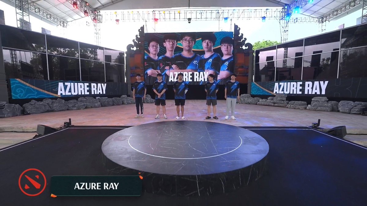 redditdota2's tweet photo. The "grand stage" of a @DOTA2 Major btw - /u/chiefofthepolice https://t.co/UVmpLvnCNE #dota2 https://t.co/k2OJdkLgCP