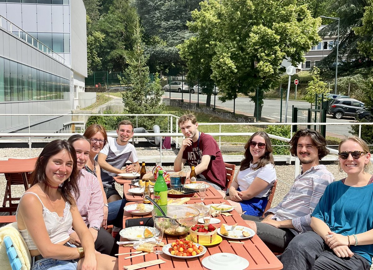 Summer celebration of the Kühl lab. Happy to welcome Xhaferr <a href="/anna_campalans/">Anna Campalans</a> group.