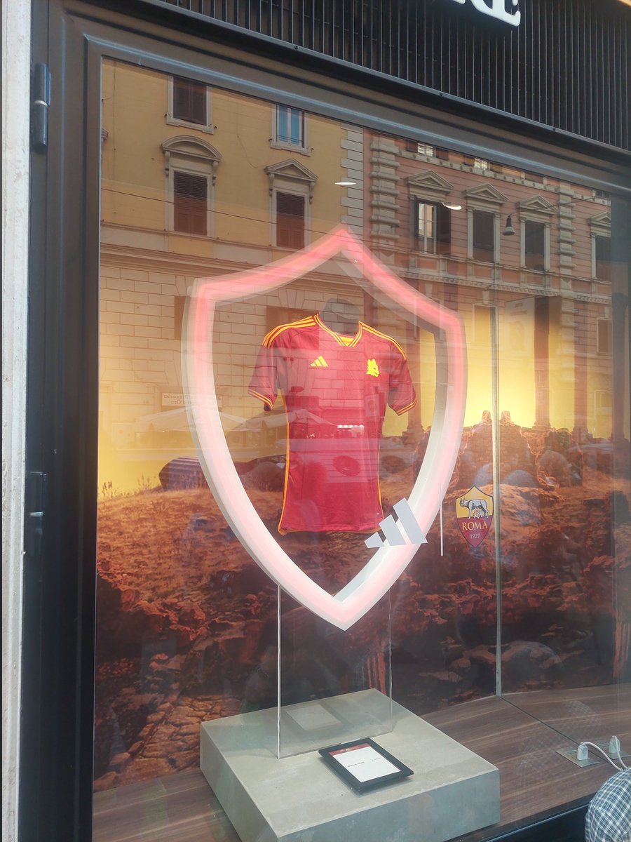 saravelas1's tweet photo. Fatto, pronti per il 20 agosto #dajeromadaje #adidas #ssroma #romastore @OfficialASRoma @adidasfootball https://t.co/vNNOlFjrsL