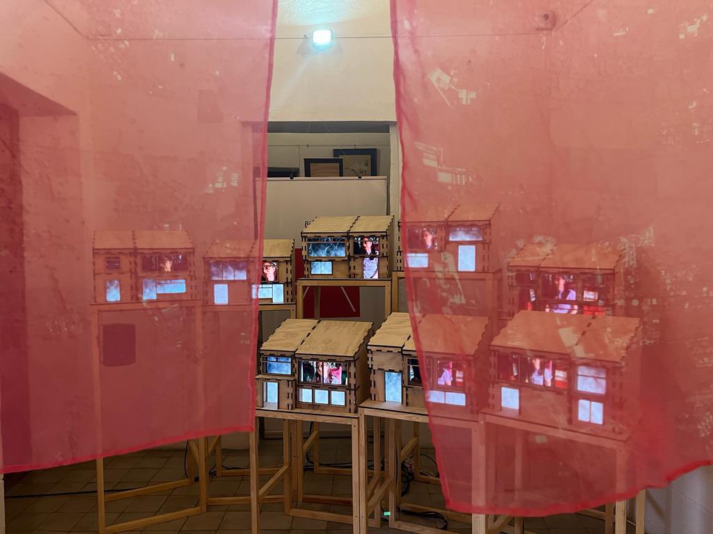 ImitatingtheDog's tweet photo. A few more pictures from the opening night of The City Off the Map!
#Cali #Columbia #TheGREATProject #Comuna18 https://t.co/xjNNz1wBU0