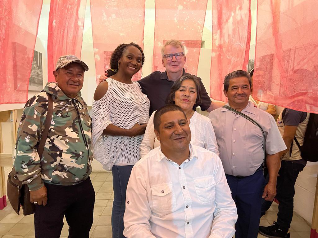ImitatingtheDog's tweet photo. A few more pictures from the opening night of The City Off the Map!
#Cali #Columbia #TheGREATProject #Comuna18 https://t.co/xjNNz1wBU0