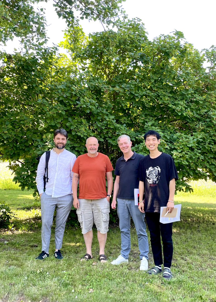 GihwanKim4's tweet photo. Let me introduce my cool supervisors 😎

Finally, I had a meeting with all three of my supervisors for the first time since I started my PhD last year 🤣😍

Everything is going smoothly and we will soon unravel the mystery of the B chromosome 🔬🧬

@JJSzymanski @LeibnizIPK #CSF https://t.co/OjN9qst5r4