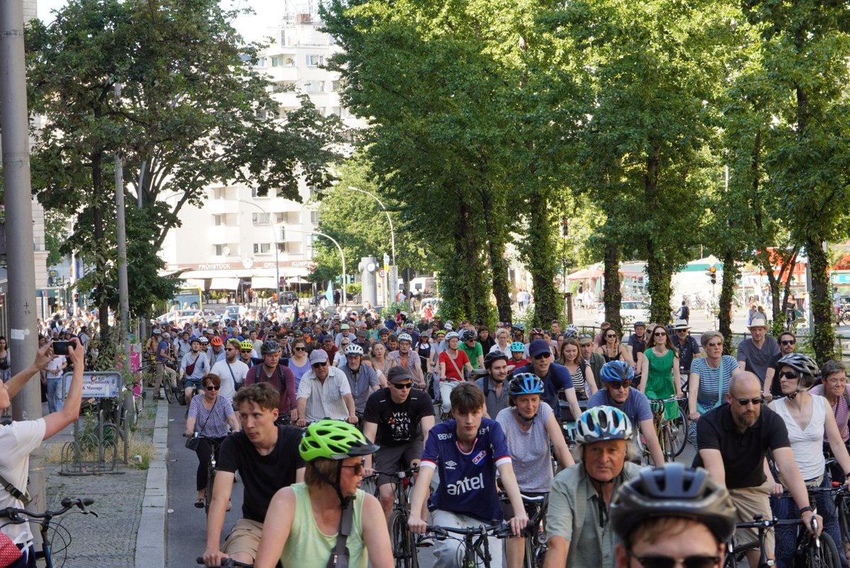 rad_ts's tweet photo. Schöneberg beharrt darauf: die Radwege in der #Hauptstraße und der #Grunewaldstraße müssen gebaut werden.
#NichtMitUns
#Radwegestopp https://t.co/uKdK5PEbzn