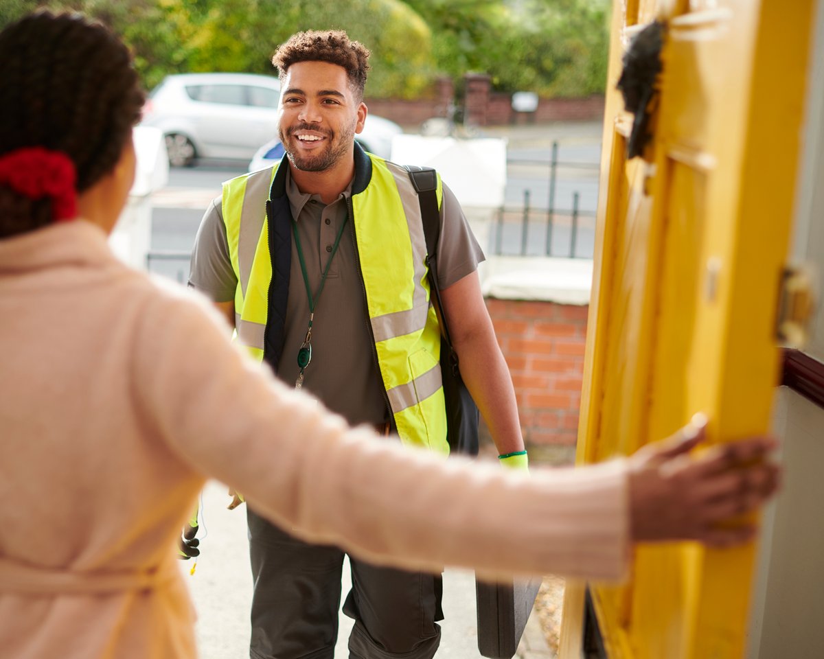 ConEdison's tweet photo. Watch out for scammers. When someone comes to your door claiming to be from Con Edison, ask for credentials. It’s not rude, it’s safe. Here's how to recognize our employees: https://t.co/7PAM9hpoxJ. #spotscams https://t.co/VyKC3RjTLT