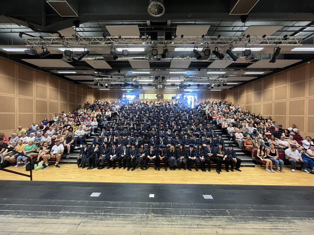 PATCarletonHigh's tweet photo. Congratulations to our Year 9 for graduating KS3! A huge thank you to our parents/carers that supported their children. Thank you to our special guest @YvetteCooperMP for a fantastic speech and presenting students with their certificates. #aspirations #TeamCarleton https://t.co/g7TAkliKBT