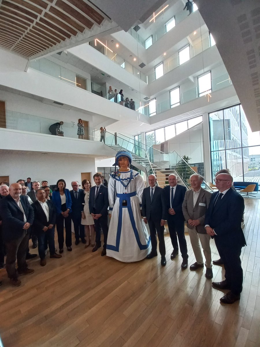 maisonsetcites's tweet photo. Un immense merci à @VilleDouai d’avoir permis à #Binbin, le petit dernier de la famille #Gayant, de se joindre à nous lors de l’inauguration du LUM🙏 Un honneur d’accueillir ce symbole emblématique de la ville dans laquelle notre siège est implanté ! https://t.co/YEFcbwitz8