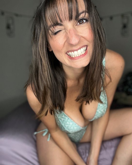 Always the third one 😉 @VictoriasSecret @VSPINK #vspink #victoriassecret #bikini #three #third #wink<a class="tags" target="_blank" title="On Twitter" href="/?out=eyJ0eXAiOiJKV1QiLCJhbGciOiJIUzUxMiJ9.eyJpYXQiOjE3MjA1MTI1MjAsImlzcyI6InR3cG9ybnN0YXJzLmNvbSIsIm5iZiI6MTcyMDUxMjUyMCwiZXhwIjoxNzUyMDQ4NTIwLCJyZWRpcmVjdF91cmwiOiJodHRwczovL3R3aXR0ZXIuY29tL1ZpY3Rvcmlhc1NlY3JldCJ9.IM9TT86AvWZwPKWP5_OocCSJSvlkxhsqkkBta3lvgauBYnJDRpqsyszABgEMqrLLMCTAd59zkyhlozxLsZXyFw">@VictoriasSecret</a><a class="tags" target="_blank" title="On Twitter" href="/?out=eyJ0eXAiOiJKV1QiLCJhbGciOiJIUzUxMiJ9.eyJpYXQiOjE3MjA1MTI1MjAsImlzcyI6InR3cG9ybnN0YXJzLmNvbSIsIm5iZiI6MTcyMDUxMjUyMCwiZXhwIjoxNzUyMDQ4NTIwLCJyZWRpcmVjdF91cmwiOiJodHRwczovL3R3aXR0ZXIuY29tL1ZTUElOSyJ9.ymU8nh80AwtoJGgSj1n1kIew8G85OtOzjzXPiC0-wIgQkyp4JcdzHGFP-n6t1awHFa8L7-ICLGDCnq368mJa9Q">@VSPINK</a><a href="/tag/smile"class="tags"><span>#smile</span></a><a href="/tag/bikini"class="tags"><span>#bikini</span></a><a href="/tag/seashells"class="tags"><span>#seashells</span></a><a href="/tag/bed"class="tags"><span>#bed</span></a><a href="/tag/victoriassecret"class="tags"><span>#victoriassecret</span></a>