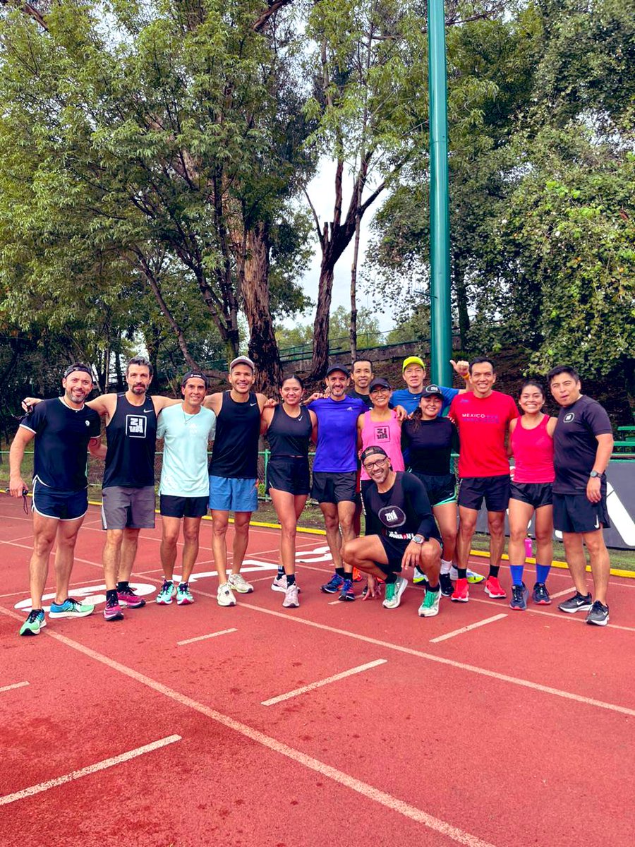 ironpapi912's tweet image. #FelizViernesATodos 🏃🏻‍♂️🏃🏻🏃🏼‍♀️
Viernes de  pista 😅
Calentamiento 3km 🐢
Repeticiones 3 x 2.4km a 4’05km ⚡️ 
Afloje 3 km 🐢
@yoelegicorrer1 @KMSxELA 
#ZIVARUN #runningteam