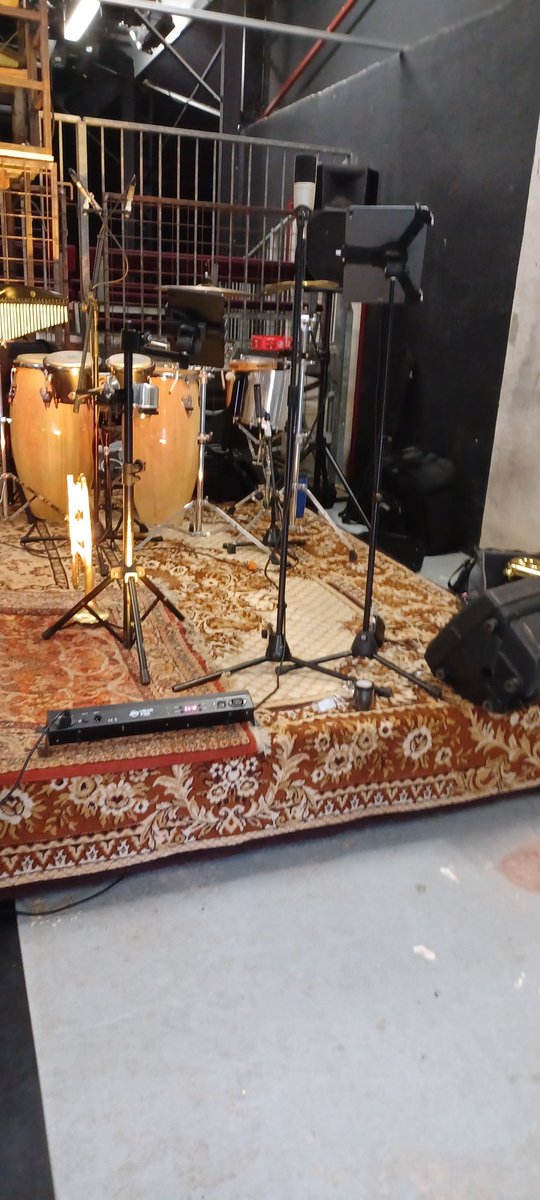 JeFCourtes's tweet photo. Sortie de résidence pour le groupe Mona Nunes à la Distillerie de #TerrassonLaVilledieu  
Un bel été à vous https://t.co/GWlM1jxP6i