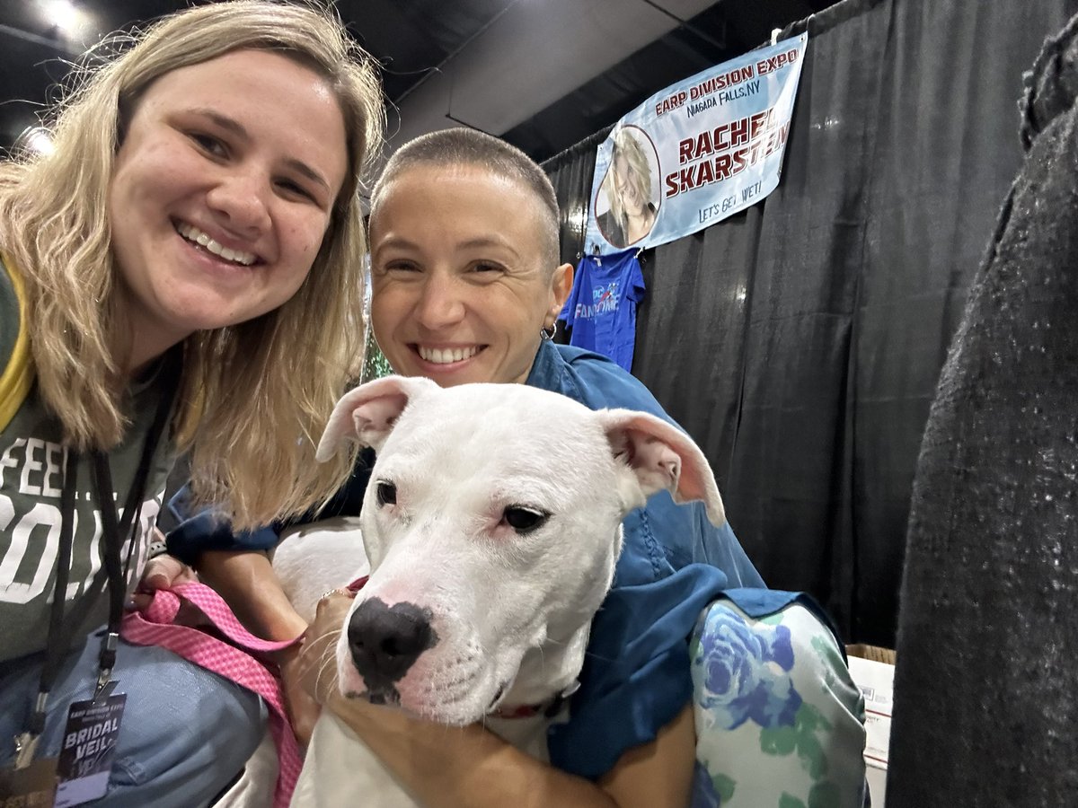 I FINALLY met my namesake!! Thank you for the scratches and pets!! 

#selfieswithwaverly #dompc #EDE2023 #EarpDivisionExpo