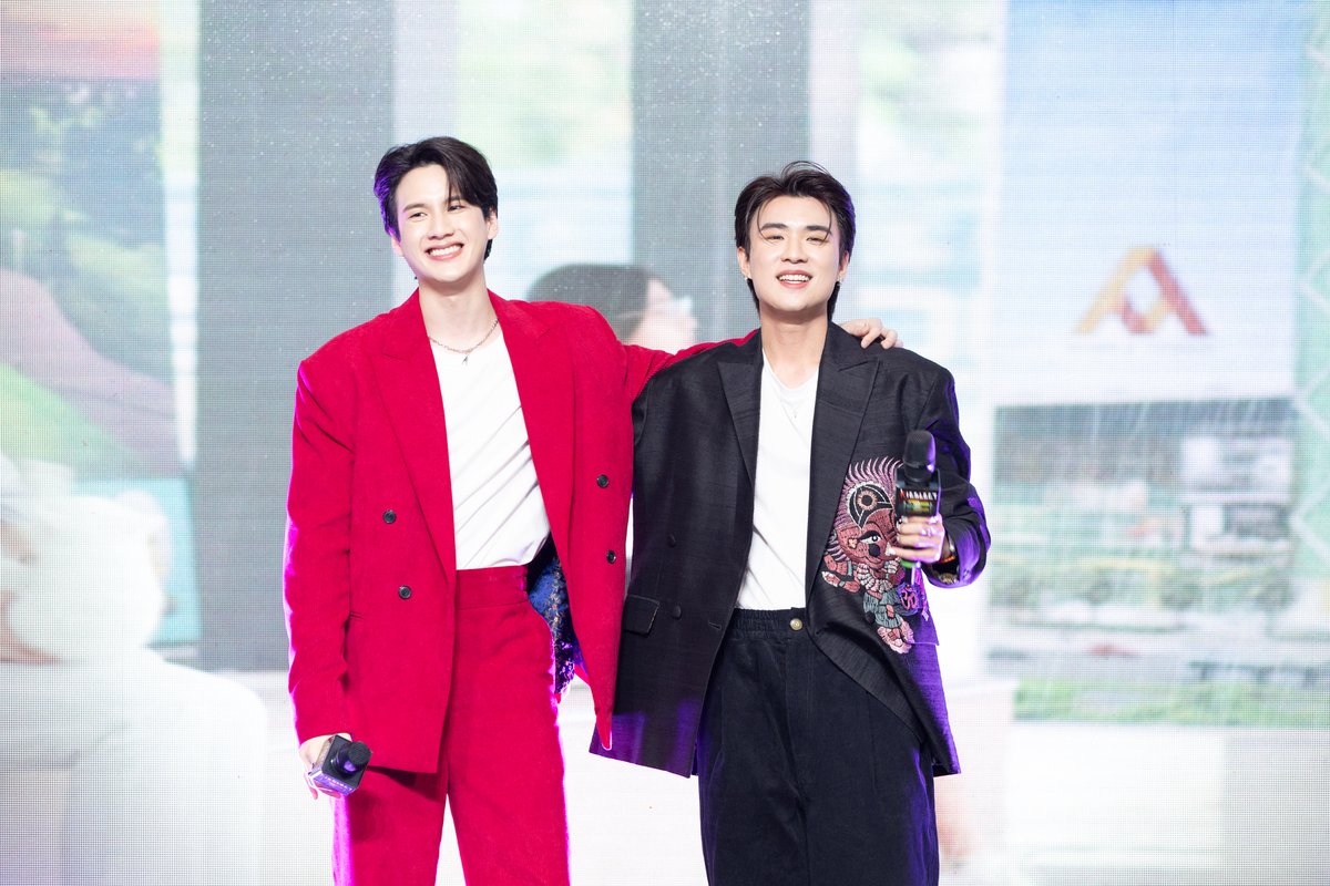 MPlay_2021's tweet image. ครั้งแรกในไทย"พี พีรวิชญ์"ควงคู่จิ้น"ไตเติ้ล ธนธร"ร่วมเปิดตัว
นาฬิกาอัจฉริยะKIESLECT Smart Calling Watchดีไซน์สวย ฟังก์ชั่นครบ
📌 facebook.com/plugins/post.p…
#KIESLECT #Selectyourstyle #Callingwatch #Smartwatch #LadyCallingWatch #KIESLECT #KIESLECTThailand #ExpressYourLifeOnYourWrist