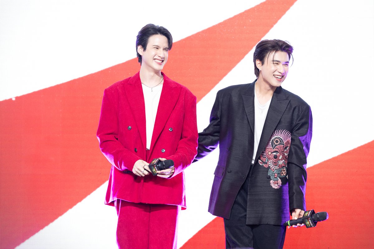 MPlay_2021's tweet image. ครั้งแรกในไทย"พี พีรวิชญ์"ควงคู่จิ้น"ไตเติ้ล ธนธร"ร่วมเปิดตัว
นาฬิกาอัจฉริยะKIESLECT Smart Calling Watchดีไซน์สวย ฟังก์ชั่นครบ
📌 facebook.com/plugins/post.p…
#KIESLECT #Selectyourstyle #Callingwatch #Smartwatch #LadyCallingWatch #KIESLECT #KIESLECTThailand #ExpressYourLifeOnYourWrist