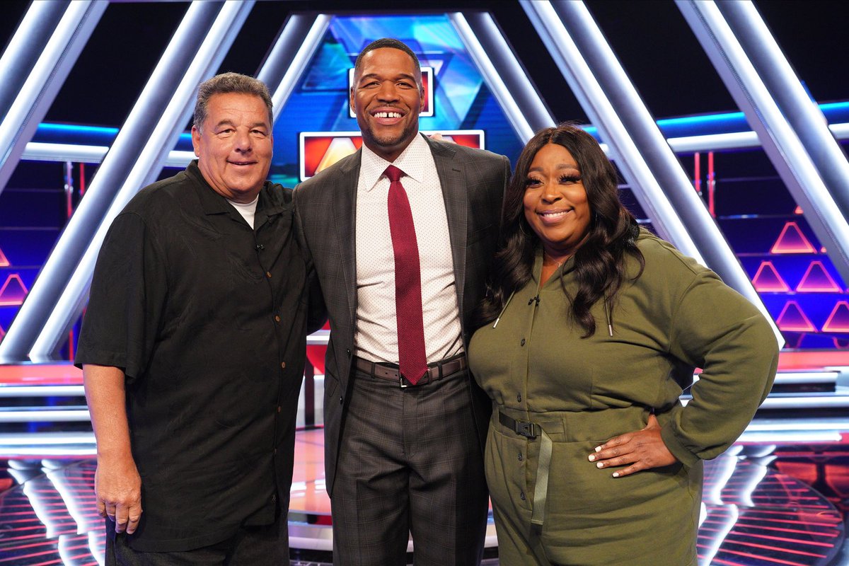 See you all this SUNDAY!! @PyramidABC is BACK!! 10/9c on A-B-C!! 🙏🏾🙏🏾 @RuPaul vs #LaurenLapkus & #SteveSchirripa vs @LoniLove Let’s give away some 💵💵💵 #100KPyramid @SMAC @ConSchwartz