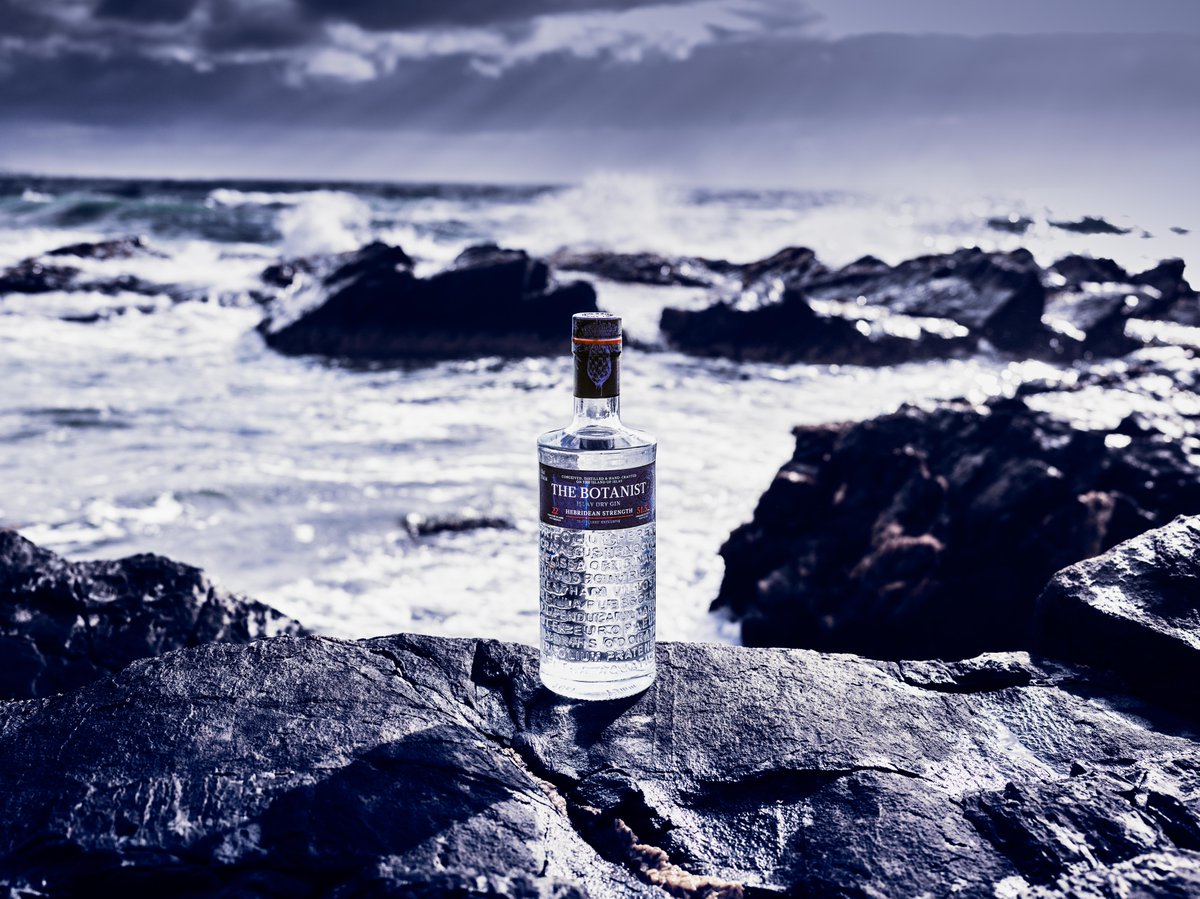 Bonjour France! Keep cool with a Hebridean Strength G&T – with plenty of ice and a twist of citron. You can pick up a bottle if you are travelling through @ParisAeroport. #ScottishGin #AirportShopping