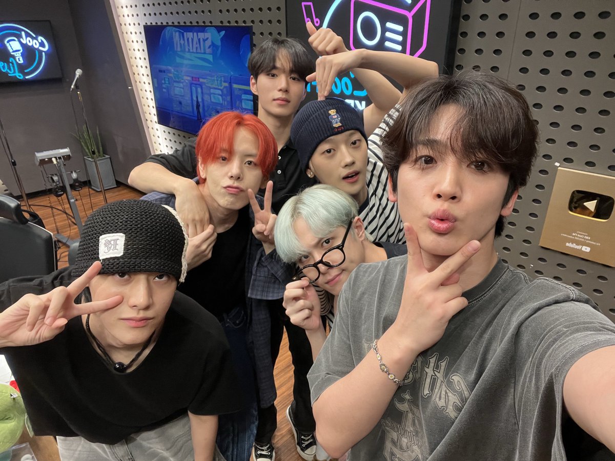 WEi__Official's tweet photo. 말랑말랑 청초한 새벽의 위아이🧚‍♂️
늦은 시간까지 함께해 주셔서 감사드리며, 루아이 잘자요😴

#위아이 #WEi 
#Eternally #질주 #OVERDRIVE https://t.co/vhthnA9KYP